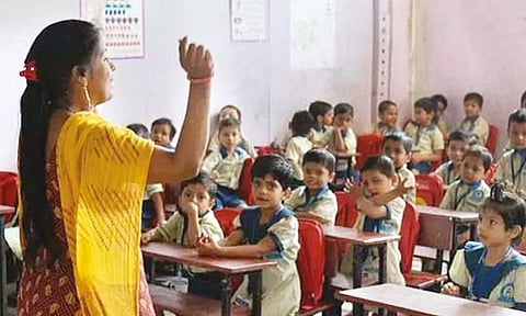 ஆசிரியர் பணியே அறப்பணி: மாணவர்களின் வெற்றியே ஆசிரியரின் வெற்றி