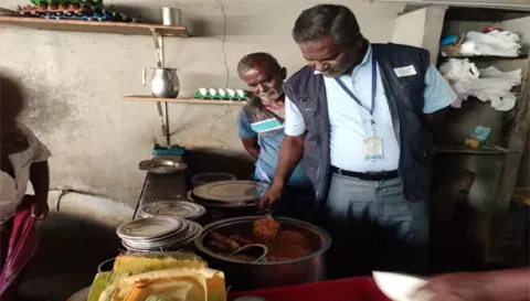 நாமக்கல்லில்  ஓட்டல்களில் உணவு பாதுகாப்புத் துறையினர் ஆய்வு