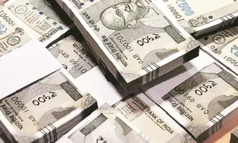 பைக்கில் வைத்திருந்த ரூ.3 லட்சம் திருட்டு