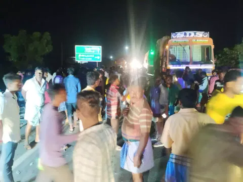 பொதுமக்கள் சாலை மறியலில் ஈடுபட்ட காட்சி.