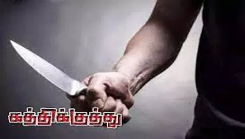 வீட்டு வாசலில் இருந்த  காலணியை தள்ளிவிட்டதை தட்டி கேட்ட பெண்ணுக்கு கத்திகுத்து