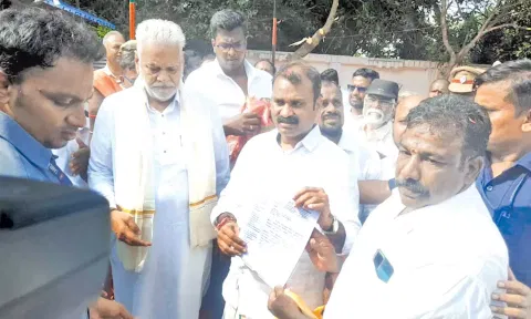 மத்திய மந்திரியிடம் கோரிக்கை மனு அளிக்கப்பட்டது.
