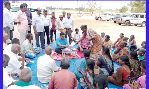 கொம்பூதி கிராம மக்களிடம் கலெக்டர் விஷ்ணு சந்திரன் கோரிக்கை மனுக்களை பெற்றுக்கொண்டார்.