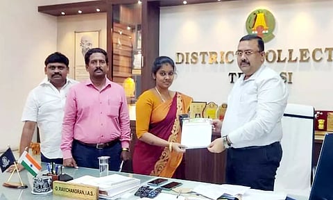 சங்கரன்கோவில் நகராட்சியில் குப்பை கொட்ட இடம் கேட்டு கலெக்டரிடம்,  சேர்மன் மனு