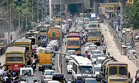 கிண்டி கத்திப்பாரா பகுதியில் நெரிசல்: ஒரு கிலோ மீட்டர் தூரத்திற்கு அணிவகுத்து நின்ற வாகனங்கள்