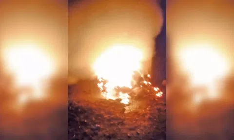 தொழிற்சாலையில் தீப்பற்றி எரியும் காட்சி.
