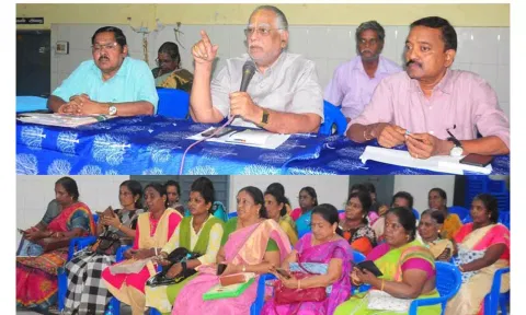 அரியாங்குப்பத்தில் பிற்படுத்தப்பட்டோர் வாக்காளர் பட்டியல் சரிபார்க்கும் பணி நடைபெற்ற காட்சி.