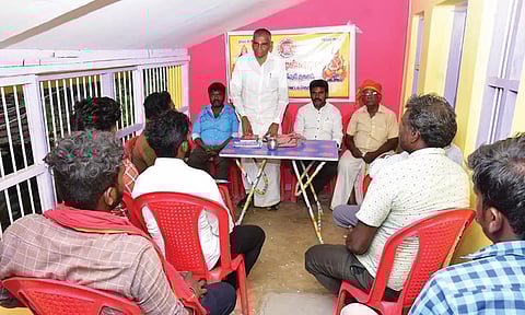 கூட்டத்தில் இந்து முன்னணி மாநில பொதுச் செயலாளர் அரசுராஜா பேசிய போது எடுத்த படம்.