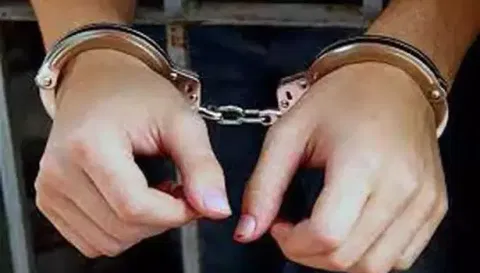 வீட்டில் ரேஷன் அரிசி பதுக்கியவர் கைது