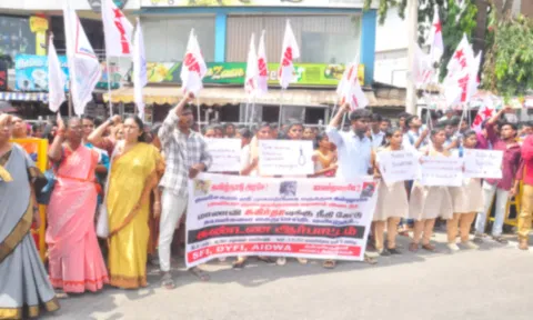 குலசேகரம் மருத்துவ மாணவி தற்கொலை: நாகர். கலெக்டர் அலுவலகம் முன்பு மாணவ-மாணவிகள் ஆர்ப்பாட்டம்