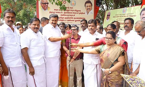 புதிய திட்டப்பணிகளை அமைச்சர் மு.பெ.சாமிநாதன் தொடங்கிவைத்த காட்சி.