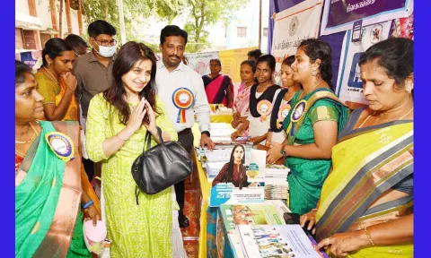 முகாமில் இடம் பெற்றிருந்த அரங்கை தேசிய குழந்தைகள் பாதுகாப்பு ஆணைய பதிவாளர் கோமதி மனோஜா பார்வையிட்டார்.