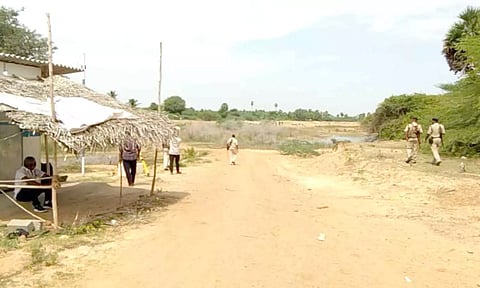 பெருநாவலூர் அரசு மணல் குவாரியில் அமலாக்கத்துறையினர் சோதனை நடத்திய காட்சி.