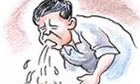 உணவு விழாவில் சாப்பிட்ட மாணவர்களுக்கு வாந்தி-மயக்கம்: ஆஸ்பத்திரியில் அனுமதி