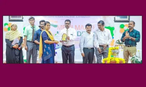 போட்டியில் வெற்றி பெற்றவர்களுக்கு கேடயம் வழங்கிய போது எடுத்த படம்.