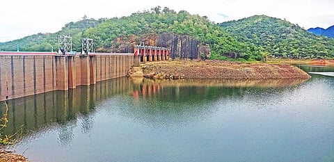 &nbsp;கோடையில் வறண்டு காட்சி அளித்த பாபநாசம் அணைக்கு நீர்வரத்து படிப்படியாக அதிகரித்து இன்று காலை நிலவரப்படி அணையின் நீர்மட்டம் 88 அடியை கடந்து காட்சியளிப்பதை படத்தில் காணலாம்.