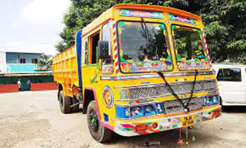இறச்சகுளம்-களியங்காடு வழியாக கனிமவளங்கள் கொண்டு செல்லும் லாரிகளுக்கு கட்டுப்பாடுகள்