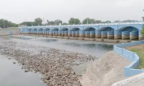 வெறிச்சோடி காணப்படும் கல்லணை.