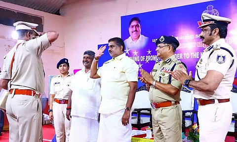 பதவி உயர்வு ஆணை பெற்ற சப்-இன்ஸ்பெக்டர் அமைச்சர் நமச்சிவாயத்திற்கு மரியாதை செலுத்திய காட்சி. அருகில் அரசு கொறடா ஏ.கே.டி.ஆறுமுகம் உள்ளார்.