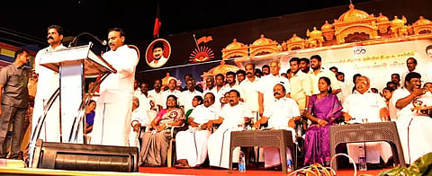 சிவகங்கை மாவட்டம் காளையார் கோவிலில் நடைபெற்ற கலைஞர் நூற்றாண்டு பொதுக் கூட்டத்தில் தி.மு.க. துணைபொதுசெயலாளர் ஆ.ராசா எம்.பி. கலந்து கொண்டு பேசினார். கூட்டத்தில் அமைச்சர் பெரியகருப்பன், முன்னாள் அமைச்சர் தென்னவன், தமிழரசி எம்.எல்.ஏ., மாவட்ட துணைசெயலாளர்கள் சேங்கைமாறன், மணிமுத்து காளையார் கோவில் கிழக்கு ஒன்றிய செயலாளர் ஆரோக்கியசாமி மற்றும் பலர் உள்ளனர்.