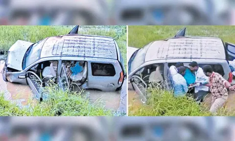வயலில் கவிழ்ந்து கிடந்த காரில் இருந்தவர்களை மீட்கும் பொதுமக்கள்.