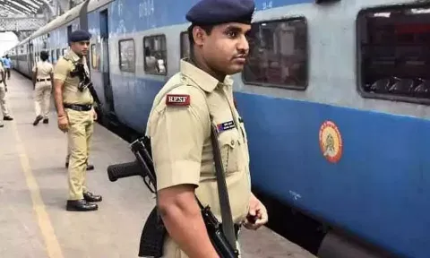 ஒரே மாதத்தில் 895 குழந்தைகளை மீட்ட ரெயில்வே போலீசார்