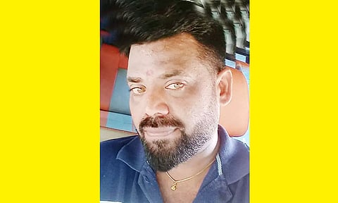 கல்லூரி பஸ் மோதி டிரைவர் பலி