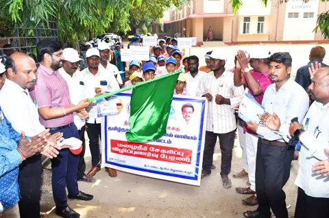 கடலூரில் மழைநீர் சேகரிப்பு விழிப்புணர்வு பேரணியை மாவட்ட கலெக்டர் அருண் தம்புராஜ் கொடியசைத்து தொடங்கி வைத்தார்.