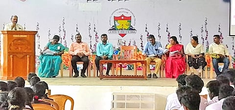 சாலை பாதுகாப்பு விழிப்புணர்வு நிகழ்ச்சி நடந்த போது எடுத்தபடம்.
