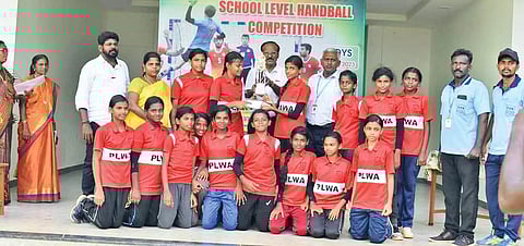 சமூகரெங்கபுரம் ஹைடெக் பாலிடெக்னிக் கல்லூரியில் கைப்பந்து போட்டி