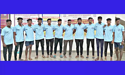 கிட் அண்ட் கிம் கல்லூரி அணியினர்.