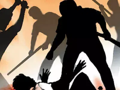 ஜெயிலர் திரைப்பட வில்லன் பாணியில் வாலிபரின் தலையில் சுத்தியலால் அடித்து கொல்ல முயற்சி: மாமியாருடன் பழகியதால் மருமகன் வெறிச்செயல்
