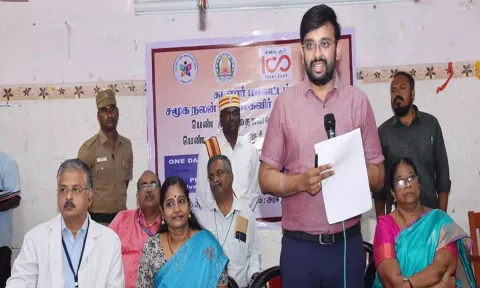 கருத்தரங்கில் கலெக்டர் அருண் தம்புராஜ் பேசிய போது எடுத்த படம்.