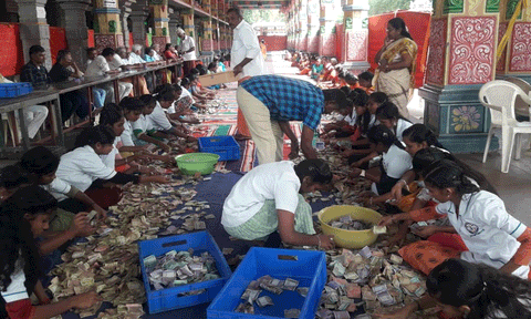 பண்ணாரி மாரியம்மன் கோவிலில் 103 கிராம் தங்கம் உண்டியல் காணிக்கை