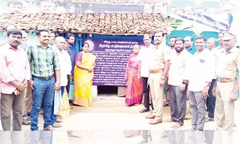 மீட்கப்பட்ட இடத்தில் விளம்பர பதாகை வைத்த போலீசார்.
