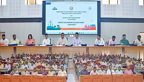 காலநிலை மாற்ற இயக்கம் தொடர்பான கருத்தரங்கில் பங்கேற்ற கலெக்டர் கார்மேகம் மற்றும் அதிகாரிகள்.