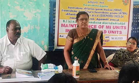 கெலமங்கலத்தில் சொட்டுநீர் பாசனம் குறித்து விவசாயிகளுக்கு பயிற்சி அளிக்கப்பட்டபோது எடுத்த படம்.