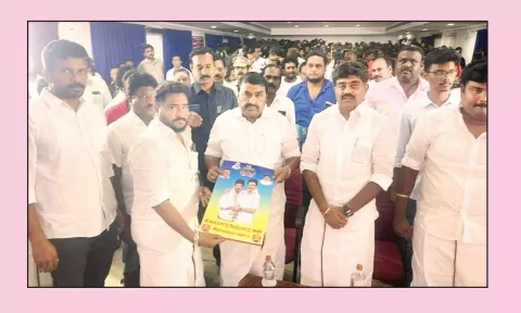 சிக்கல் இந்தியன் மெட்ரிக் மேல்நிலைப்பள்ளியில் நாளை நடைபெறும் நிகழ்ச்சிக்கான அழைப்பிதழை விளையாட்டு மேம்பாட்டு அணி அமைப்பாளரும், தமிழ்நாடு அரசு ஹஜ் கமிட்டி உறுப்பினருமான நகராட்சி 31-வது வார்டு கவுன்சிலர் முஹம்மது ஜஹாங்கீர் (எ) ஜவா, அமைச்சர் ராஜகண்ணப்பனிடம் வழங்கியபோது எடுத்த படம்.