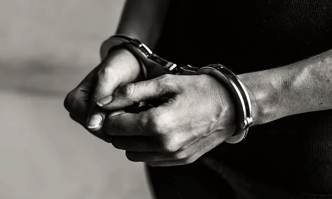 மது விற்றவர் கைது-25 மது பாட்டில்கள் பறிமுதல்