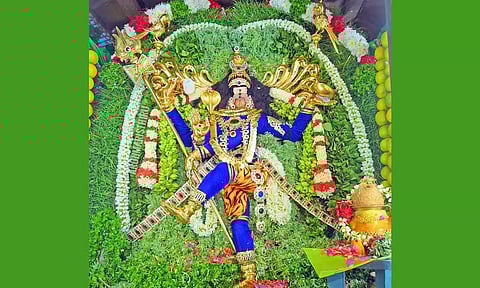 நேற்று இரவு ஆனந்த நடராஜர் கோலத்தில் அம்மன் எழுந்தருளிய காட்சி.