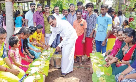 வடக்கு தாமரைகுளம் ஞானமுத்தீஸ்வரர் முத்தாரம்மன் கோவிலில் சமபந்தி விருந்து