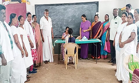 மருத்துமுகாம் நடந்தபோது எடுத்த படம்.