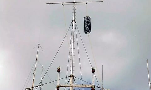 ஹாமூன் புயல் எதிரொலி: தூத்துக்குடி துறைமுகத்தில் 2-ம் எண் புயல் எச்சரிக்கை கூண்டு ஏற்றம்