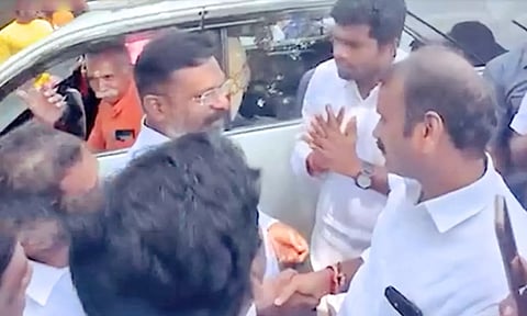 ரொம்ப நாளா பார்க்கணும்னு நினைத்தேன்... அண்ணாமலை-திருமாவளவன் திடீர் சந்திப்பு