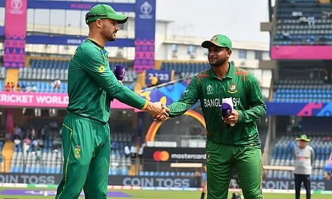வங்காளதேசம் அணிக்கு எதிரான போட்டியில் டாஸ் வென்ற தென் ஆப்பிரிக்கா பேட்டிங் தேர்வு