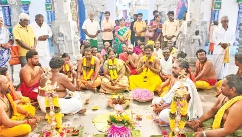 கோட்டை மாரியம்மன் கோவில் கும்பாபிஷேக விழாவையொட்டி இன்று காலை கணபதி பூஜை நடைபெற்றது.