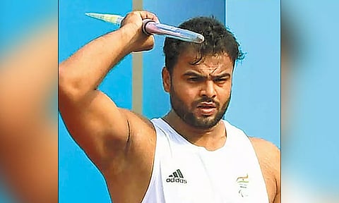 ஆசிய பாரா விளையாட்டு: ஈட்டி எறிதலில் இந்திய வீரர்கள் தங்கம் வென்று உலக சாதனை