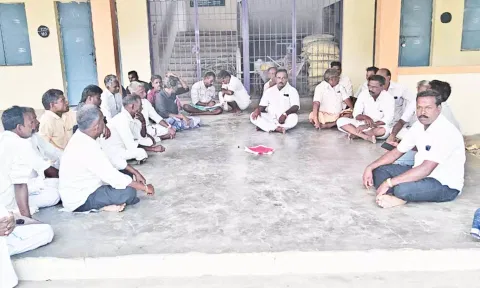 கிராம மக்களின் ஆலோசனை கூட்டம் நடந்தது.