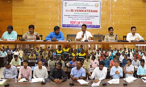 ஆய்வுக்கூட்டம் நடைபெற்ற காட்சி.