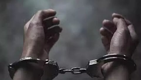 மாட்டு வண்டிகளில் மணல் கடத்திய 3 பேர் கைது